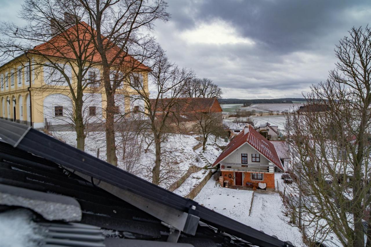 Hotel Smrz Sepekov エクステリア 写真