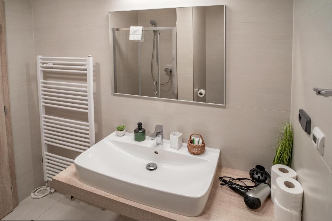 Hotel Smrz Sepekov エクステリア 写真