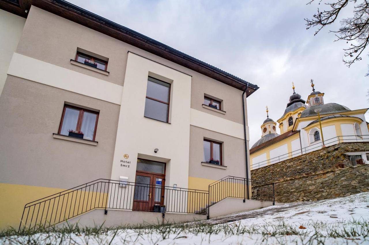 Hotel Smrz Sepekov エクステリア 写真